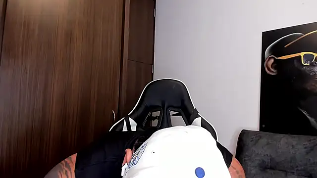 Snapshot of Alessandro_Vanni chatting on March 2025 02:15:01 AM Alessandro Vanni online show from March 2025 02:15:01 AM