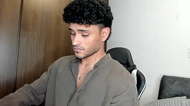 Snapshot of Alessandro_Vanni chatting on March 2025 02:39:02 AM Alessandro Vanni online show from March 2025 02:39:02 AM