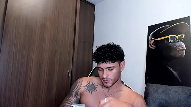 Snapshot of Alessandro_Vanni chatting on March 2025 03:23:02 AM Alessandro Vanni online show from March 2025 03:23:02 AM