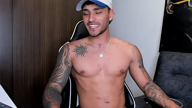 Snapshot of Alessandro_Vanni chatting on March 2025 11:27:02 PM Alessandro Vanni online show from March 2025 11:27:02 PM