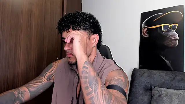 Snapshot of Alessandro_Vanni chatting on March 2025 03:59:02 AM Alessandro Vanni online show from March 2025 03:59:02 AM