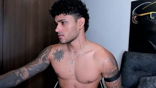 Snapshot of Alessandro_Vanni chatting on March 2025 11:06:01 PM Alessandro Vanni online show from March 2025 11:06:01 PM