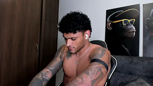 Snapshot of Alessandro_Vanni chatting on March 2025 05:12:02 AM Alessandro Vanni online show from March 2025 05:12:02 AM