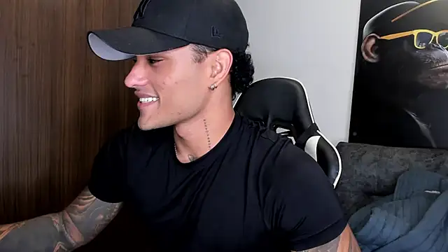 Snapshot of Alessandro_Vanni chatting on March 2025 07:40:02 AM Alessandro Vanni online show from March 2025 07:40:02 AM