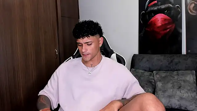 Snapshot of Alessandro_Vanni chatting on March 2025 02:19:01 AM Alessandro Vanni online show from March 2025 02:19:01 AM