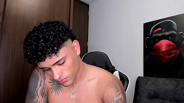 Snapshot of Alessandro_Vanni chatting on March 2025 05:24:02 AM Alessandro Vanni online show from March 2025 05:24:02 AM