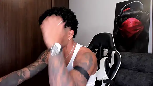 Snapshot of Alessandro_Vanni chatting on March 2025 04:28:02 AM Alessandro Vanni online show from March 2025 04:28:02 AM