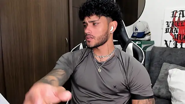 Snapshot of Alessandro_Vanni chatting on September 2025 03:17:02 AM Alessandro Vanni online show from September 2025 03:17:02 AM