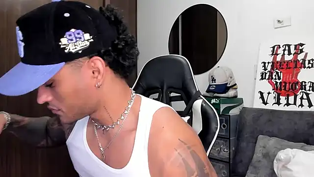 Snapshot of Alessandro_Vanni chatting on September 2025 02:22:01 AM Alessandro Vanni online show from September 2025 02:22:01 AM