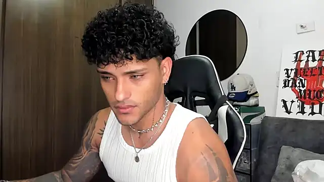 Snapshot of Alessandro_Vanni chatting on September 2025 01:28:02 AM Alessandro Vanni online show from September 2025 01:28:02 AM