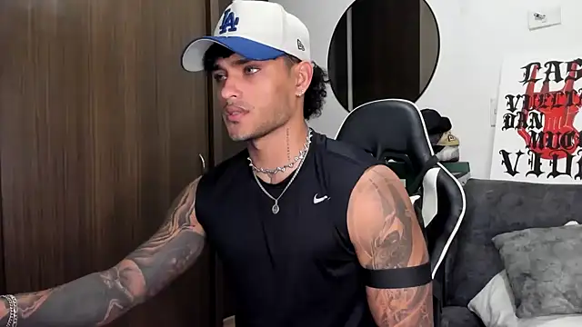 Snapshot of Alessandro_Vanni chatting on September 2025 01:28:01 AM Alessandro Vanni online show from September 2025 01:28:01 AM