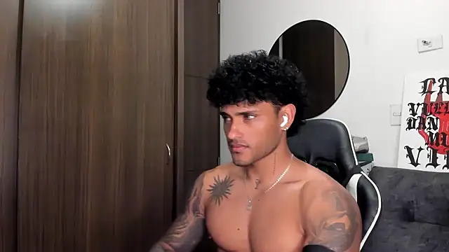 Snapshot of Alessandro_Vanni chatting on September 2025 01:29:01 AM Alessandro Vanni online show from September 2025 01:29:01 AM