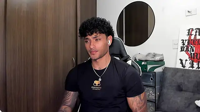 Snapshot of Alessandro_Vanni chatting on September 2025 02:25:01 AM Alessandro Vanni online show from September 2025 02:25:01 AM