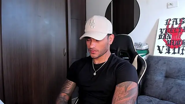 Snapshot of Alessandro_Vanni chatting on September 2025 12:09:02 PM Alessandro Vanni online show from September 2025 12:09:02 PM