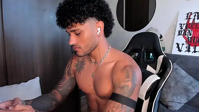 Snapshot of Alessandro_Vanni chatting on September 2025 12:43:01 PM Alessandro Vanni online show from September 2025 12:43:01 PM