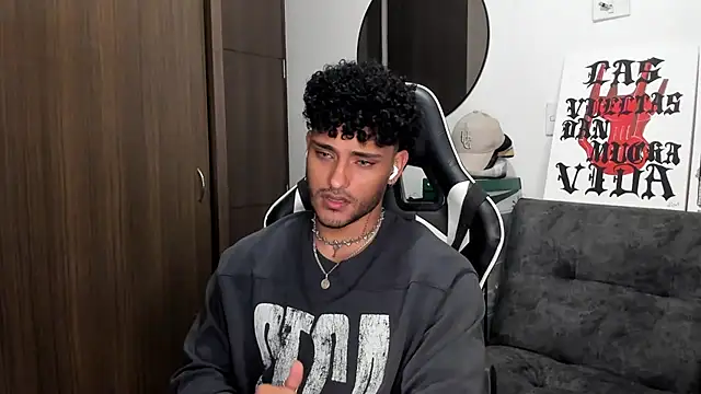 Snapshot of Alessandro_Vanni chatting on September 2025 02:06:01 AM Alessandro Vanni online show from September 2025 02:06:01 AM