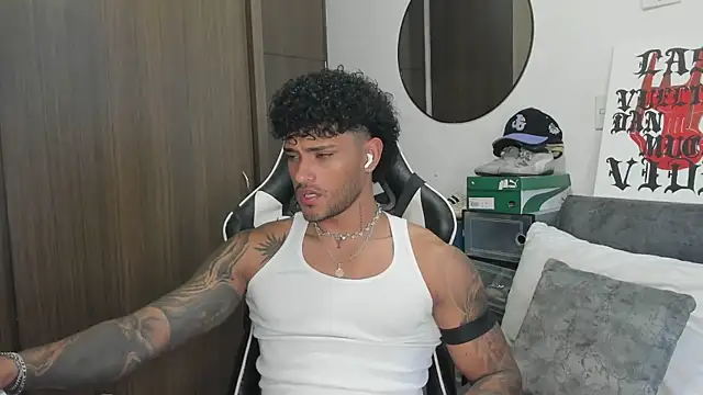 Snapshot of Alessandro_Vanni chatting on September 2025 01:05:02 PM Alessandro Vanni online show from September 2025 01:05:02 PM