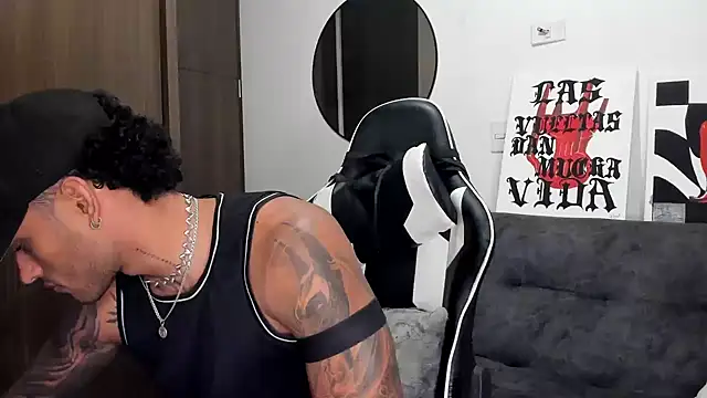 Snapshot of Alessandro_Vanni chatting on October 2025 01:36:02 AM Alessandro Vanni online show from October 2025 01:36:02 AM