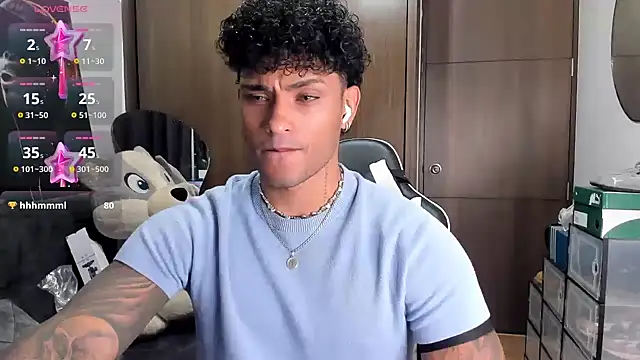 Snapshot of Alessandro_Vanni chatting on October 2025 01:20:02 AM Alessandro Vanni online show from October 2025 01:20:02 AM