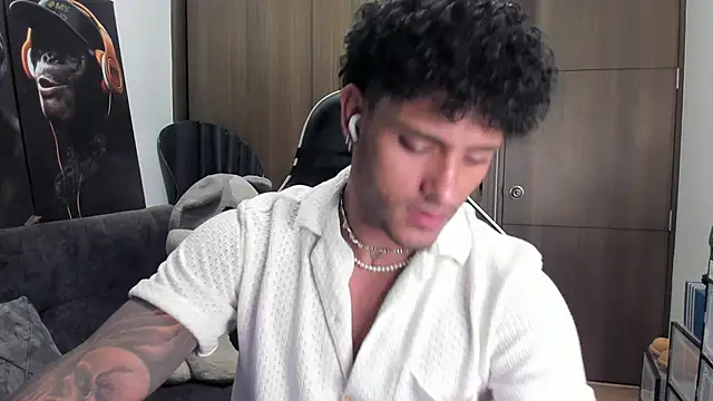 Snapshot of Alessandro_Vanni chatting on November 2025 01:50:02 AM Alessandro Vanni online show from November 2025 01:50:02 AM