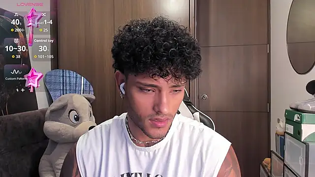 Snapshot of Alessandro_Vanni chatting on November 2025 04:19:01 PM Alessandro Vanni online show from November 2025 04:19:01 PM