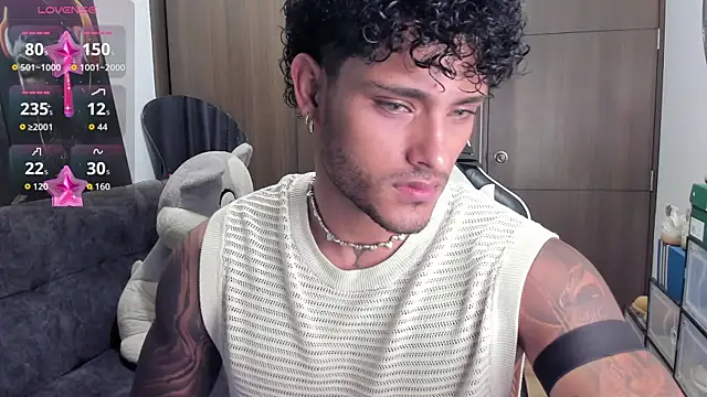 Snapshot of Alessandro_Vanni chatting on November 2025 02:34:01 AM Alessandro Vanni online show from November 2025 02:34:01 AM