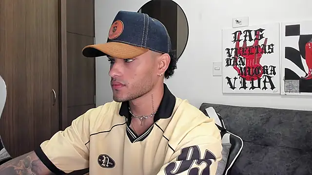 Snapshot of Alessandro_Vanni chatting on December 2025 02:28:01 AM Alessandro Vanni online show from December 2025 02:28:01 AM