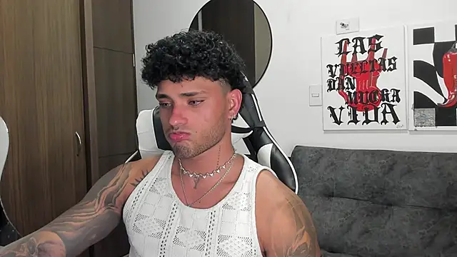 Snapshot of Alessandro_Vanni chatting on December 2025 02:38:01 AM Alessandro Vanni online show from December 2025 02:38:01 AM