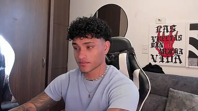 Snapshot of Alessandro_Vanni chatting on December 2025 03:41:02 PM Alessandro Vanni online show from December 2025 03:41:02 PM