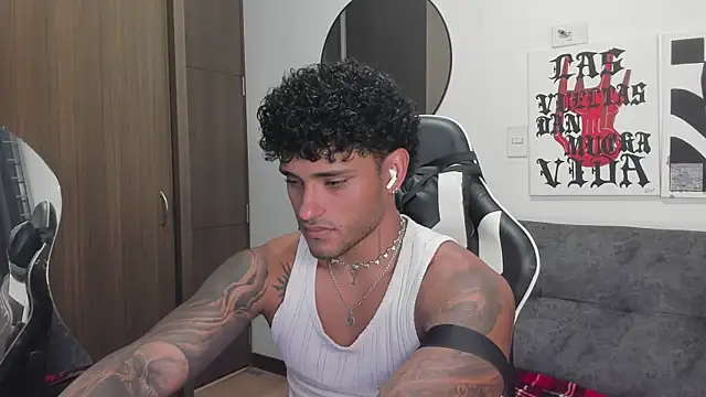 Snapshot of Alessandro_Vanni chatting on January 2026 11:40:02 PM Alessandro Vanni online show from January 2026 11:40:02 PM