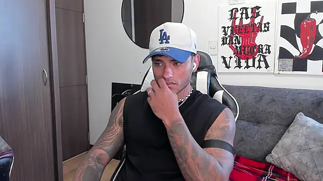 Snapshot of Alessandro_Vanni chatting on January 2026 01:25:02 PM Alessandro Vanni online show from January 2026 01:25:02 PM