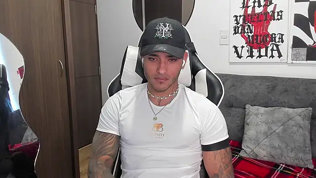 Snapshot of Alessandro_Vanni chatting on January 2026 01:28:02 PM Alessandro Vanni online show from January 2026 01:28:02 PM