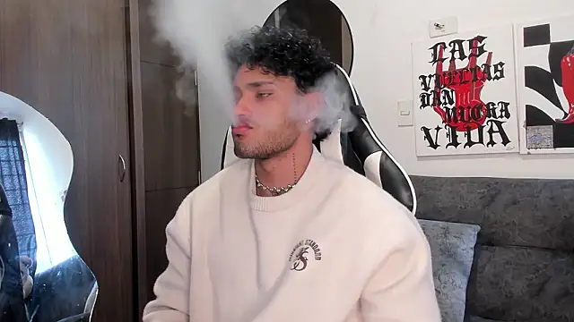 Snapshot of Alessandro_Vanni chatting on February 2026 04:04:02 PM Alessandro Vanni online show from February 2026 04:04:02 PM