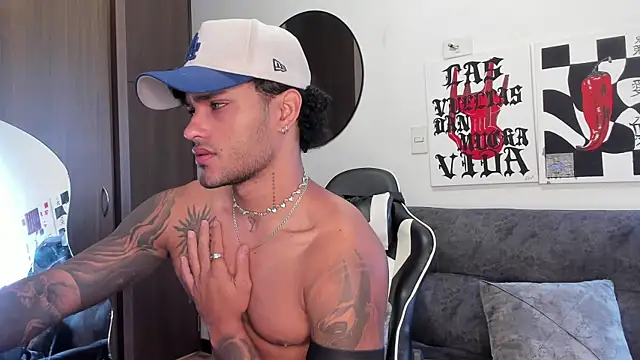 Snapshot of Alessandro_Vanni chatting on February 2026 03:01:01 PM Alessandro Vanni online show from February 2026 03:01:01 PM