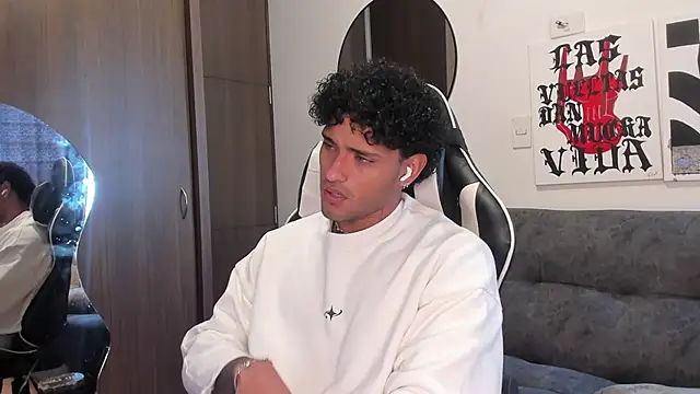 Snapshot of Alessandro_Vanni chatting on February 2026 03:21:02 PM Alessandro Vanni online show from February 2026 03:21:02 PM