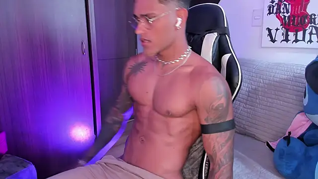 Snapshot of Alessandro_Vanni chatting on June 2026 01:20:02 PM Alessandro Vanni online show from June 2026 01:20:02 PM