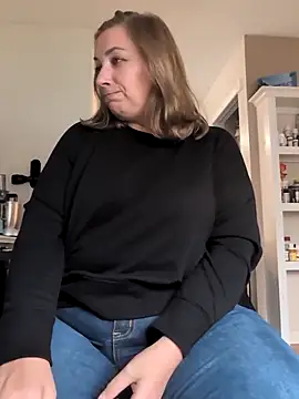 Snapshot of Canadian_BBW chatting on October 2025 07:54:02 PM Canadian BBW online show from October 2025 07:54:02 PM