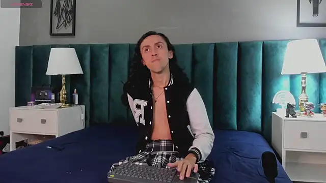 Snapshot of Karol_fenixx chatting on January 2025 08:24:01 AM Karol fenixx online show from January 2025 08:24:01 AM