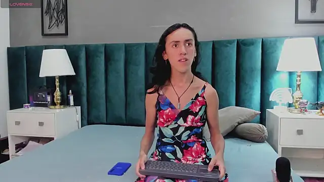 Snapshot of Karol_fenixx chatting on January 2025 09:57:01 PM Karol fenixx online show from January 2025 09:57:01 PM