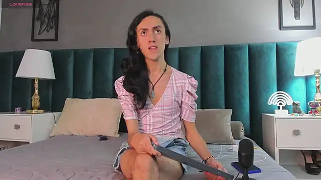 Snapshot of Karol_fenixx chatting on February 2025 12:13:01 PM Karol fenixx online show from February 2025 12:13:01 PM