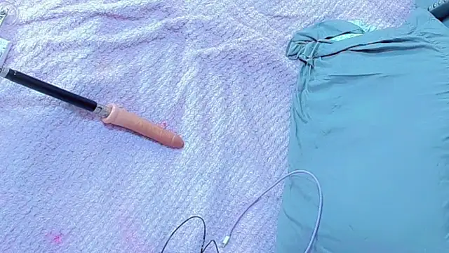 Imannejulienne online show from April 2026 01:50:01 AM