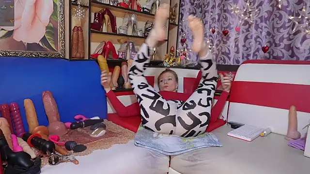 Snapshot of callme_Anna chatting on November 2025 10:15:02 PM callme Anna online show from November 2025 10:15:02 PM