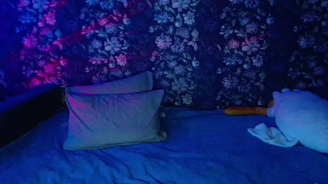 Snapshot of ViollinaLove chatting on November 2025 10:03:02 PM ViollinaLove online show from November 2025 10:03:02 PM