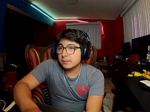 Snapshot of Nathanroberts111 chatting on December 2025 11:34:02 PM Nathanroberts111 online show from December 2025 11:34:02 PM