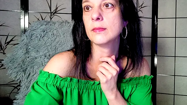 Snapshot of _Sweetlonglips_ chatting on October 2025 04:31:01 AM Sweetlonglips online show from October 2025 04:31:01 AM