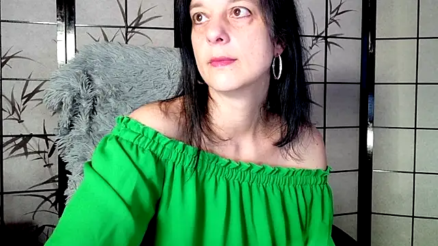 Snapshot of _Sweetlonglips_ chatting on November 2025 06:23:01 AM Sweetlonglips online show from November 2025 06:23:01 AM