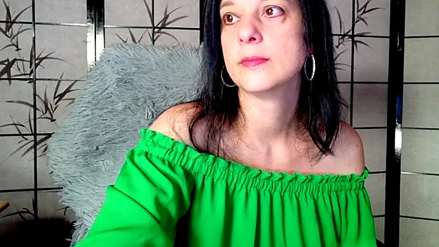 Snapshot of _Sweetlonglips_ chatting on December 2025 05:02:02 AM Sweetlonglips online show from December 2025 05:02:02 AM