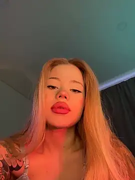 Snapshot of curchez_ chatting on December 2024 10:24:02 PM curchez online show from December 2024 10:24:02 PM