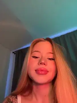 Snapshot of curchez_ chatting on January 2025 10:34:01 PM curchez online show from January 2025 10:34:01 PM