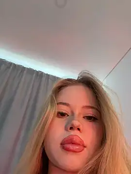 Snapshot of curchez_ chatting on February 2025 07:17:02 PM curchez online show from February 2025 07:17:02 PM